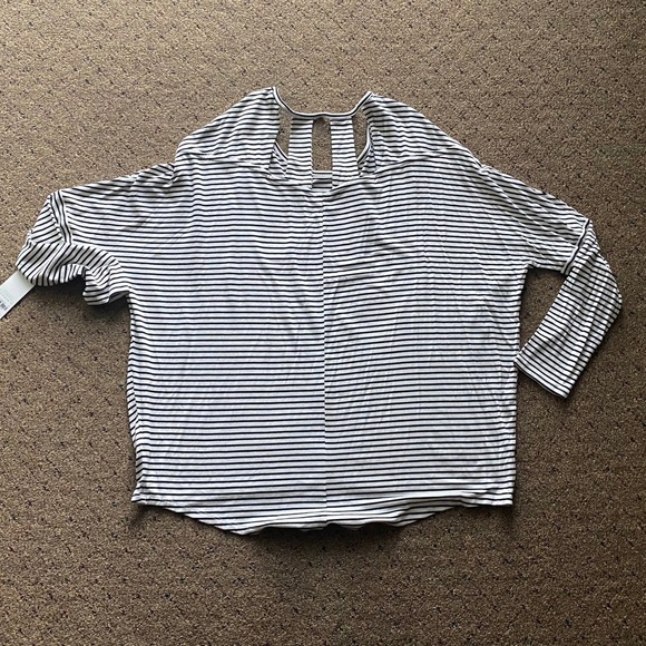 NWT Black&White Stripes Top - Picture 5 of 9